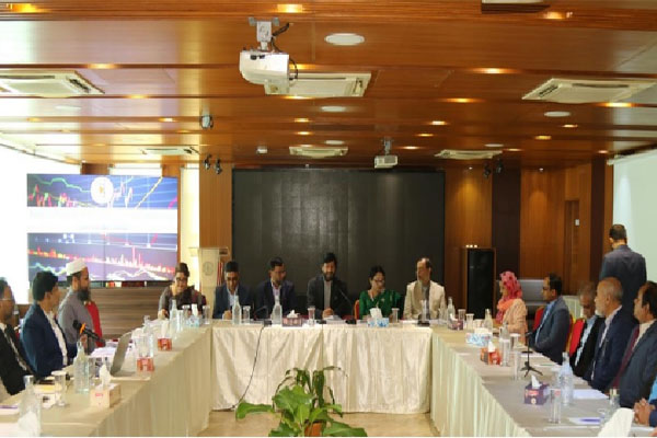 শেয়ারবাজারে বিনিয়োগ তহবিলের আকার ও মেয়াদ বাড়ানোর প্রস্তাব বিএসইসির