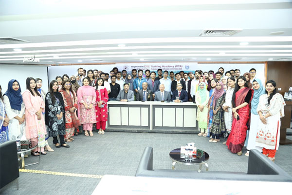 শিল্পায়ন ও উন্নয়নে পুঁজিবাজারের ভূমিকা অপরিহার্য: ডিএসই পরিচালক