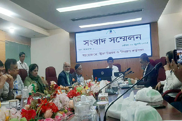 বীমা খাত নিয়ে শঙ্কা: দেশে ৩২ কোম্পানি উচ্চ ঝুঁকিতে – আইডিআরএ চেয়ারম্যান