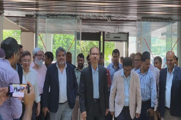 দায়িত্ব নেওয়ার পর প্রথমবার বিএসইসি কার্যালয়ে নতুন চেয়ারম্যান মাসুদ খান