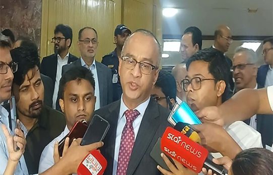 ইসলামী ব্যাংককে ঘিরে অস্থিরতায় আমানতকারীদের আস্থা ক্ষতিগ্রস্ত হওয়ার শঙ্কা