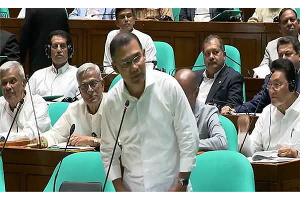 পুঁজিবাজারে অনিয়মকারীদের বিরুদ্ধে কঠোর ব্যবস্থা, আস্থা ফেরাতে ১২ দফা উদ্যোগ